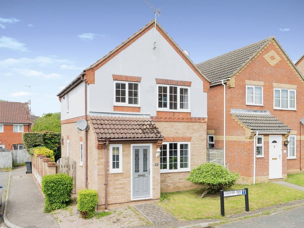 3 bed detached house for sale in Clover Way, Fakenham NR21, £280,000