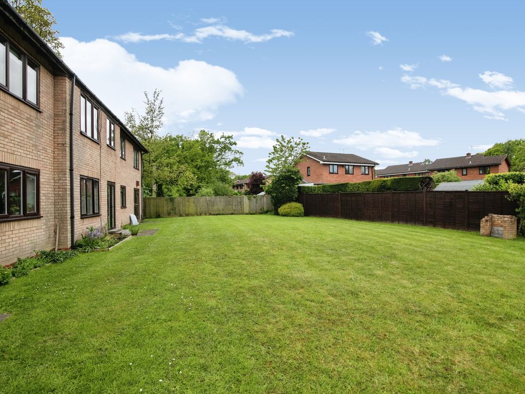 1 bed flat for sale in Lansdale Avenue, Solihull B92, £130,000