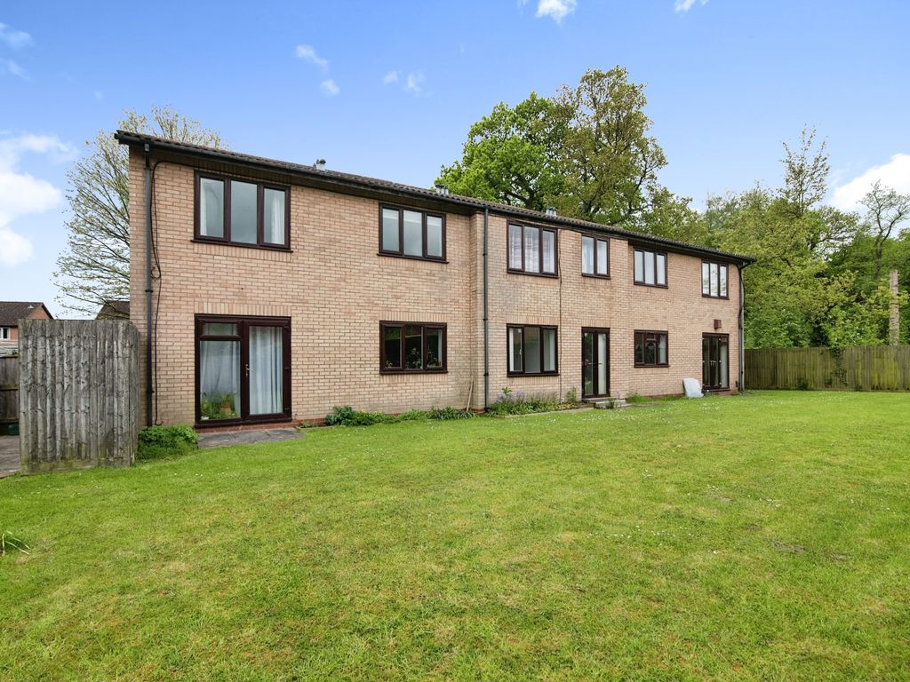1 bed flat for sale in Lansdale Avenue, Solihull B92, £130,000