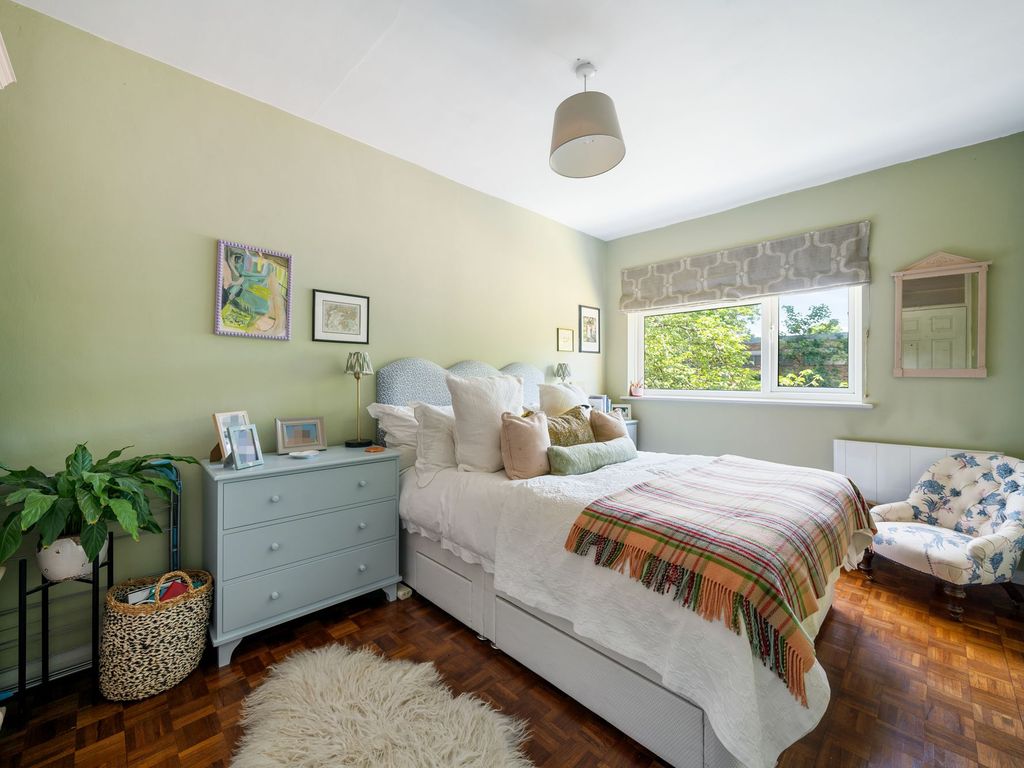 1 bed flat for sale in Kings Court, Barry Road, Ojb SE22, £325,000