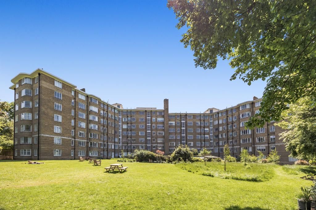 1 bed flat for sale in Furze Hill, Hove BN3, £260,000