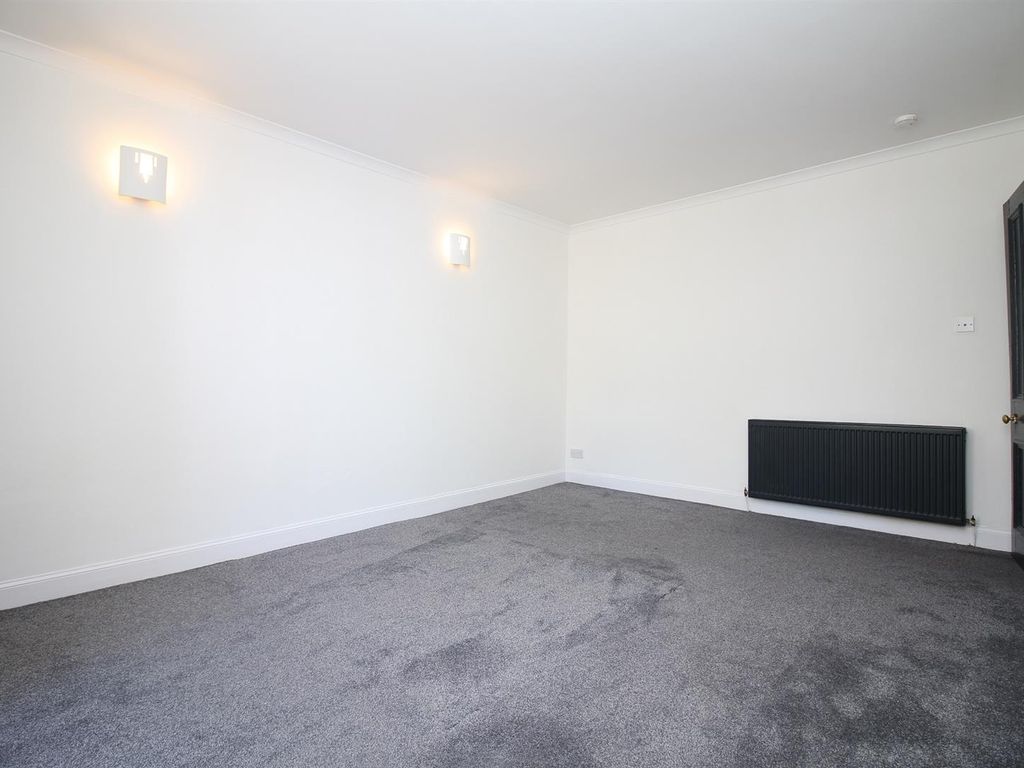 3 bed flat for sale in Mid Street, Bathgate EH48, £135,000