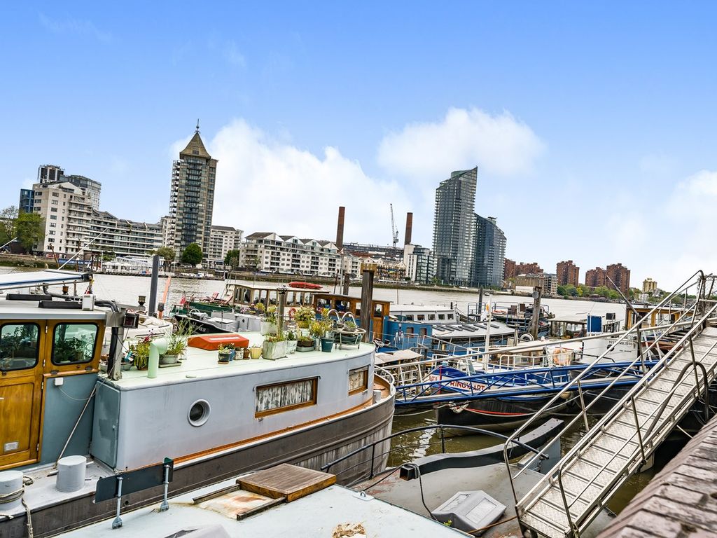 1 bed property for sale in Albion Quay Lombard Road, London, London SW11, £275,000