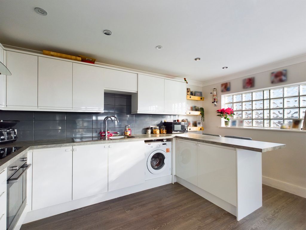 1 bed flat for sale in Broadwater Street West, Worthing, West Sussex BN14, £200,000
