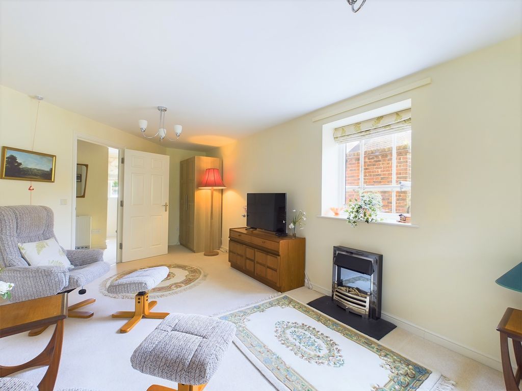1 bed flat for sale in Union Place, Broadwater, Worthing BN11, £160,000