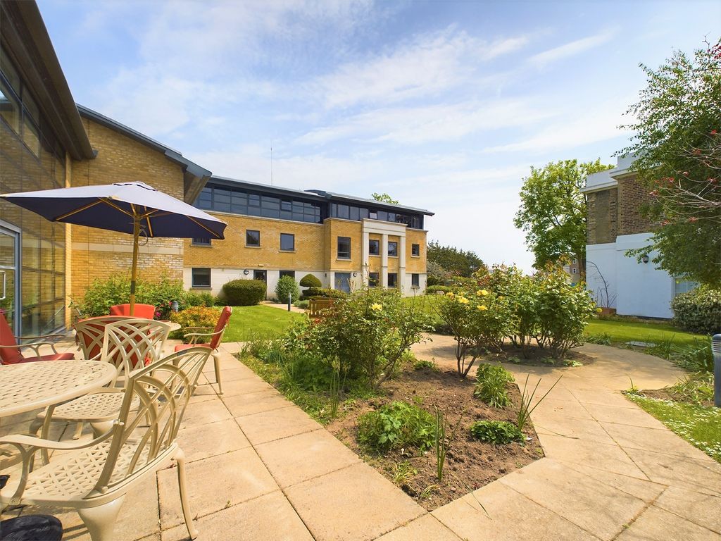 1 bed flat for sale in Union Place, Broadwater, Worthing BN11, £160,000