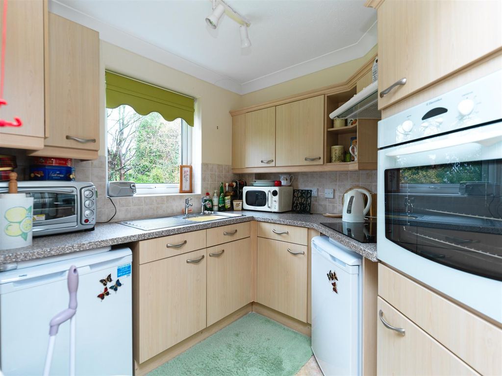 2 bed flat for sale in London Road, Nantwich, Cheshire CW5, £149,950