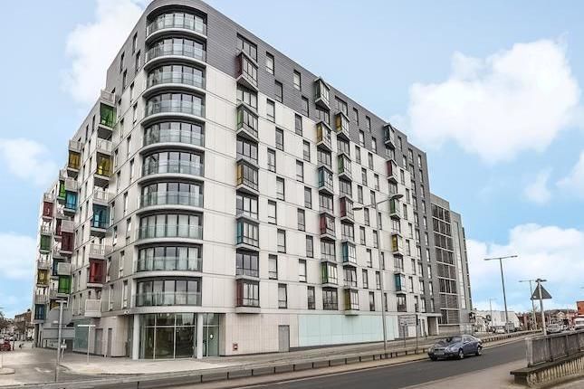 1 bed flat for sale in Hunsaker House Chatham Place, Reading, Berkshire RG1, £220,000