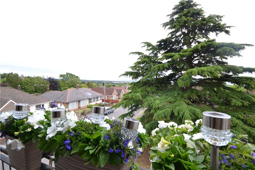 1 bed flat for sale in Maxwell Road, Rumney, Cardiff CF3, £145,000