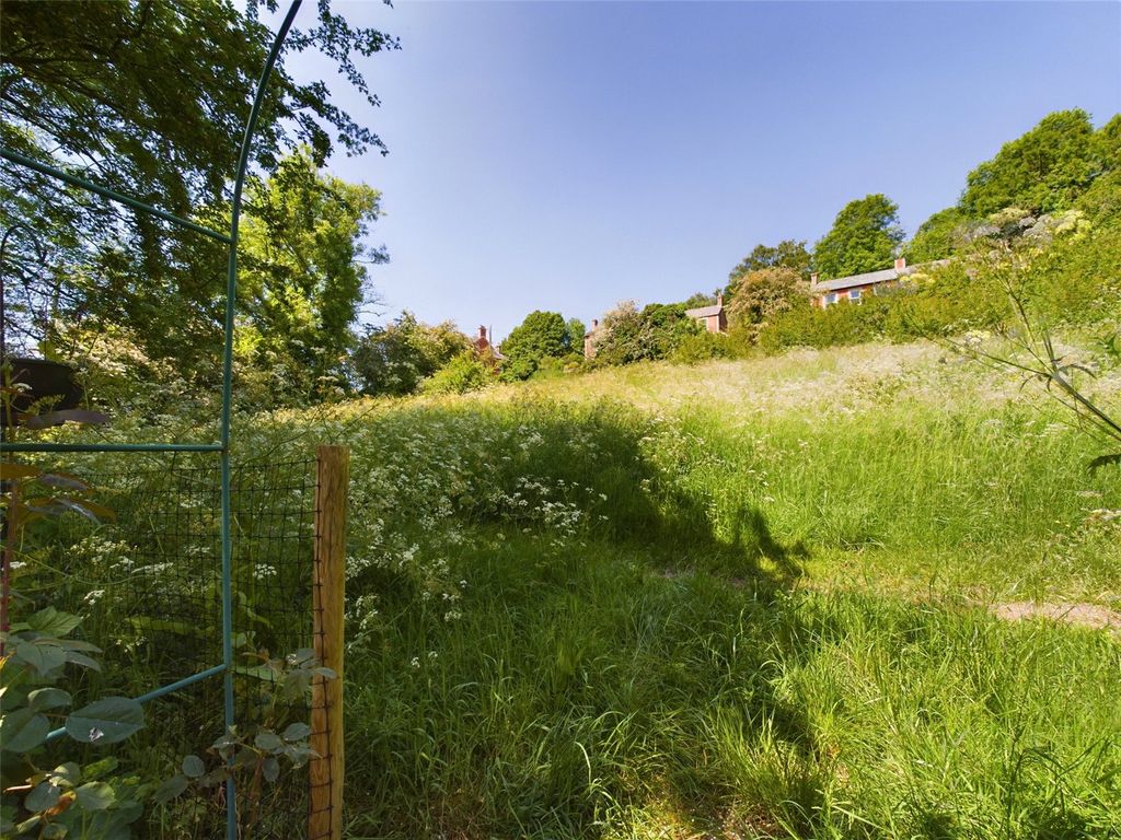 4 bed maisonette for sale in Queens Court, Brimscombe, Stroud, Gloucestershire GL5, £225,000