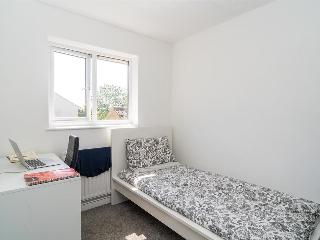 2 bed maisonette for sale in Bray Close, Borehamwood WD6, £325,000