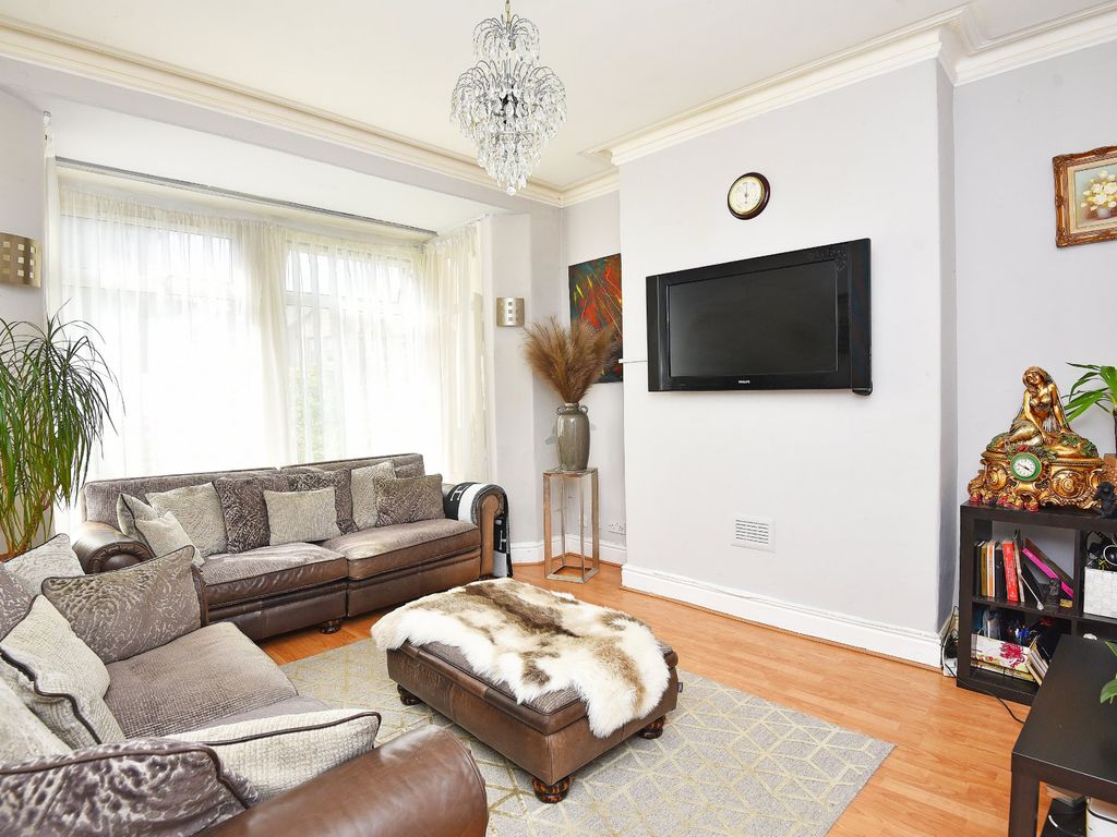 2 bed flat for sale in Mayfield Grove, Harrogate HG1, £165,000