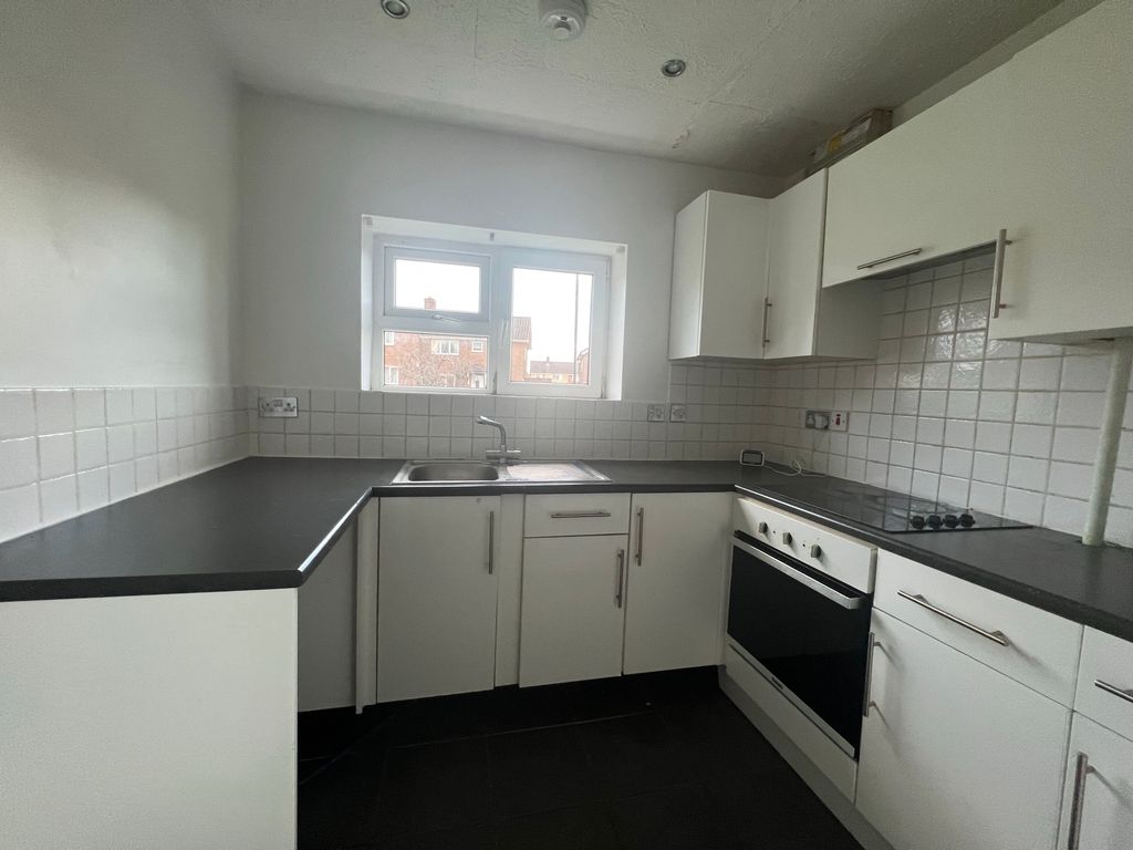 1 bed flat for sale in Woodington Road, Sutton Coldfield B75, £100,000