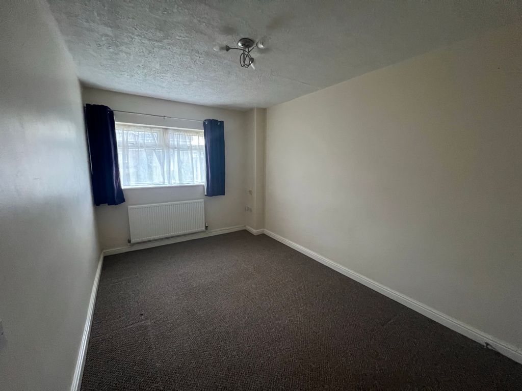 1 bed flat for sale in Woodington Road, Sutton Coldfield B75, £100,000