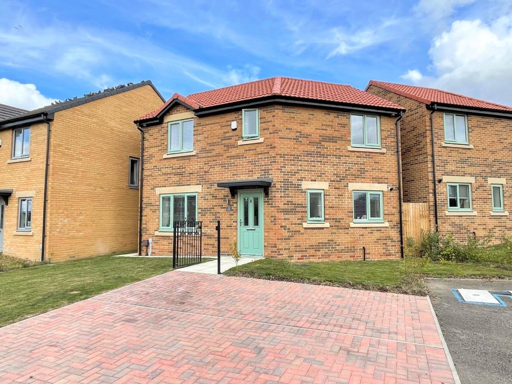 3 bed detached house for sale in Cheeryble Chare, Darlington DL2, £199,995