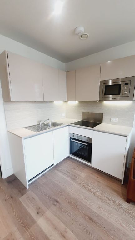 1 bed flat for sale in Mondial Way, Harlington, Hayes UB3, £275,000
