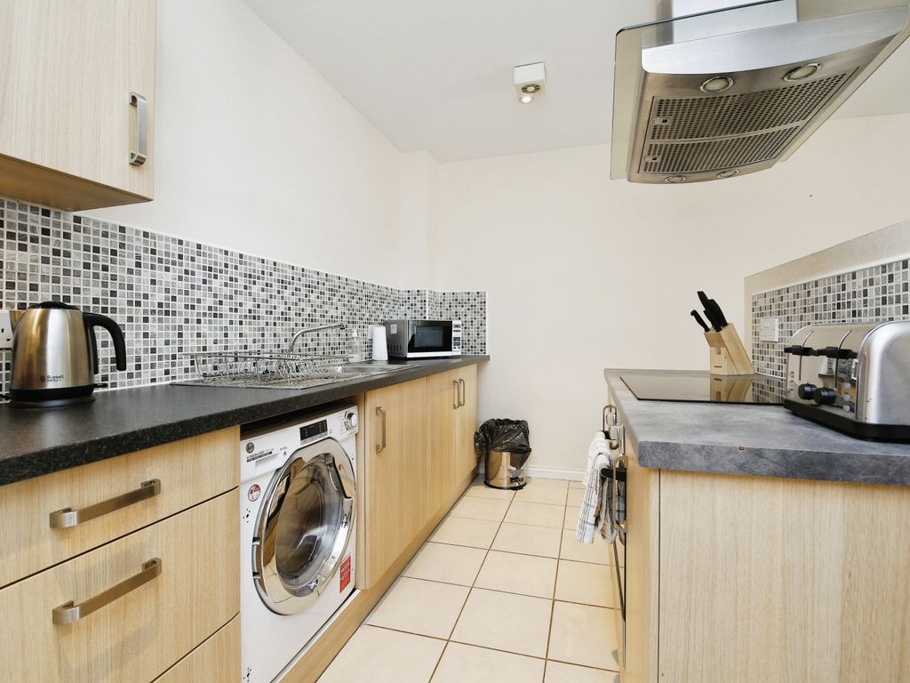 2 bed flat for sale in Roundhaven, Durham DH1, £180,000