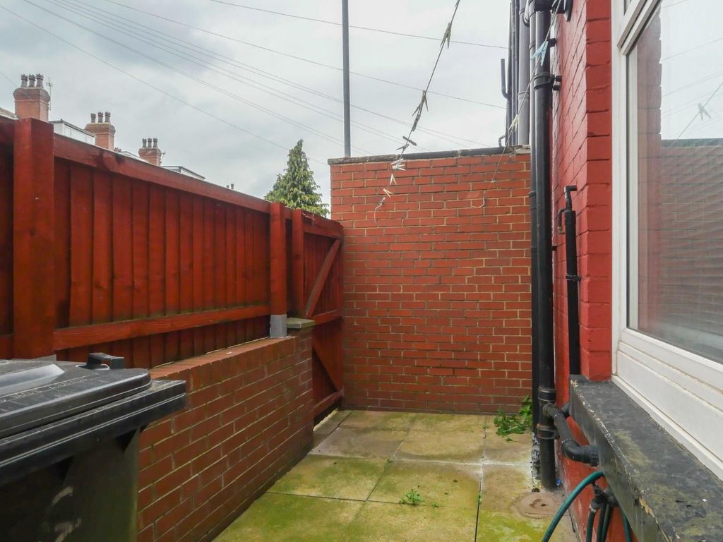 4 bed terraced house for sale in Aberdeen Walk, Armley LS12, £160,000