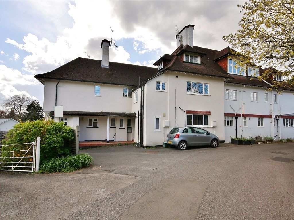 1 bed flat for sale in The Ridge, Woking, Surrey GU22, £180,000