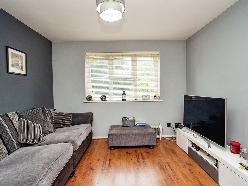 1 bed flat for sale in Redwood Close, Watford WD19, £230,000