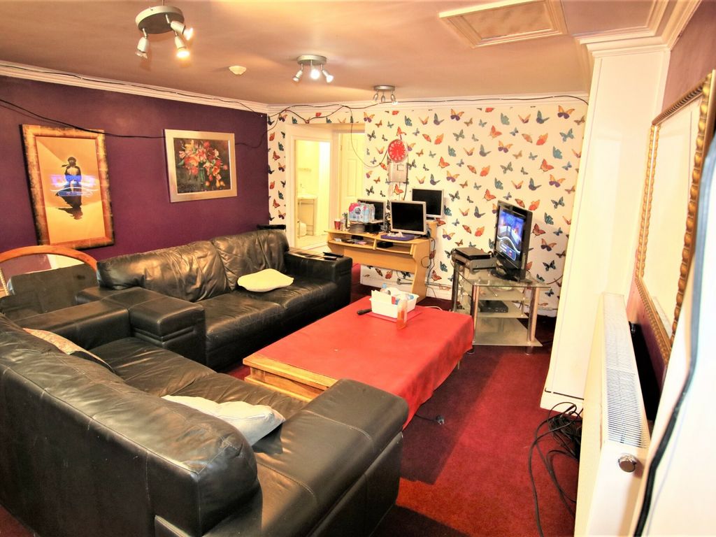 4 bed terraced house for sale in Bolton Road, Blackburn BB2, £129,950