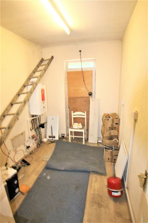 4 bed terraced house for sale in Bolton Road, Blackburn BB2, £129,950