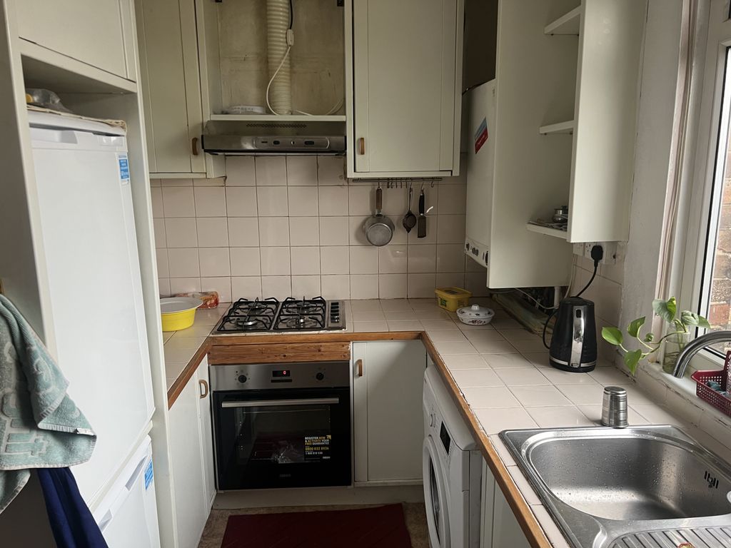 1 bed flat for sale in Watford Road, Wembley HA0, £275,000
