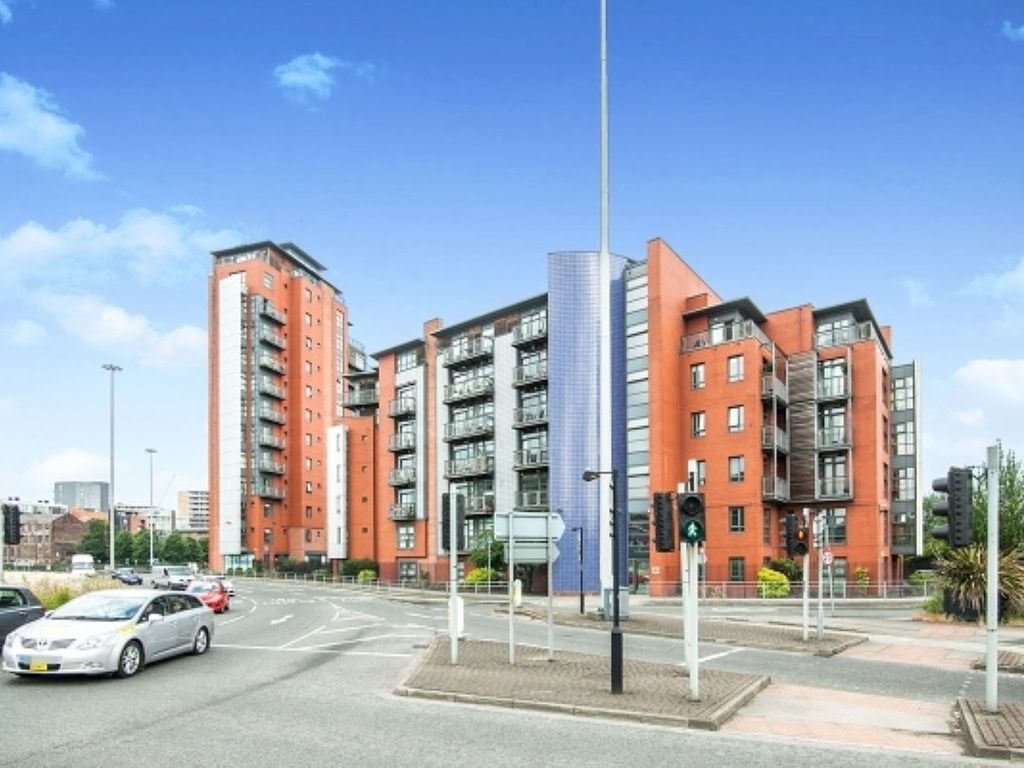 2 bed flat for sale in Blantyre Street, Manchester M15, £220,000