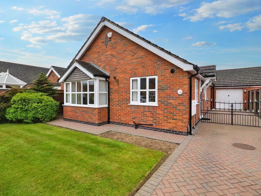 3 bed detached bungalow for sale in Priors Close, New Waltham DN36, £264,500