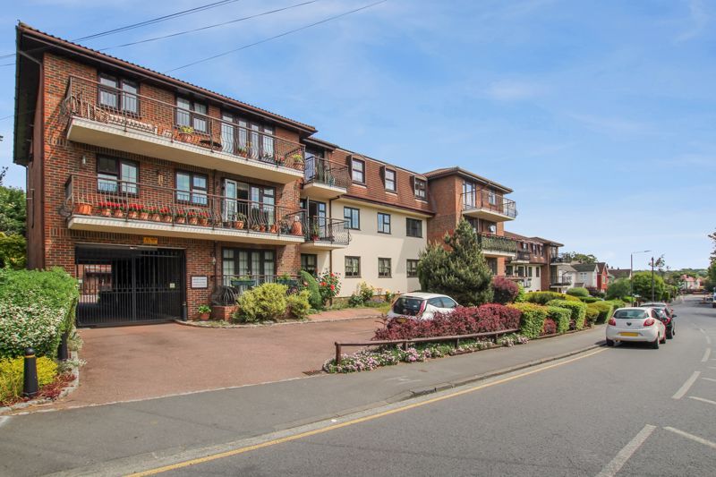 3 bed flat for sale in Ascot Court, Parkhill Road, Bexley DA5, £325,000