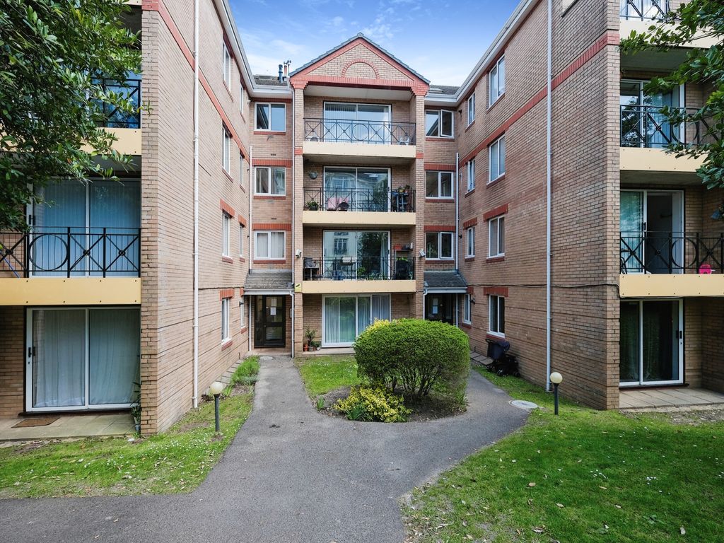 2 bed flat for sale in Parsonage Road, Bournemouth BH1, £240,000