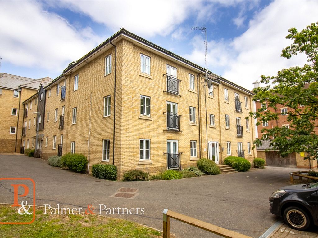 2 bed flat for sale in Bradford Drive, Colchester, Essex CO4, £180,000