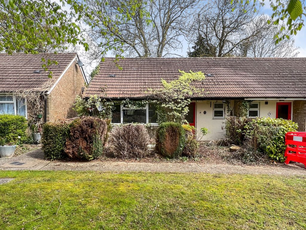 1 bed bungalow for sale in Moat Side, Anstey, Buntingford SG9, £160,000