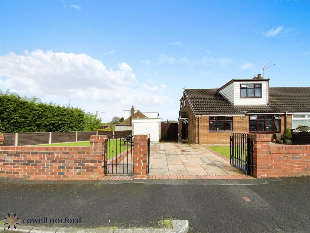 4 bed bungalow for sale in Bowland Grove, Milnrow, Rochdale, Greater Manchester OL16, £250,000