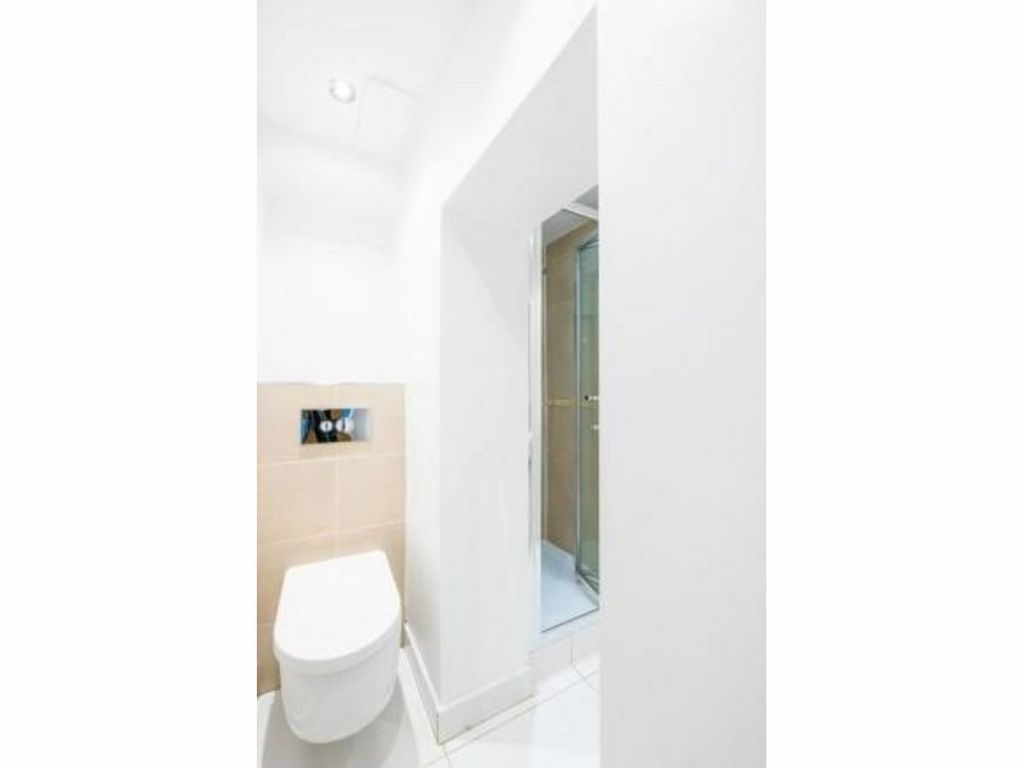 1 bed flat for sale in Leigham Court Road, London SW16, £180,000