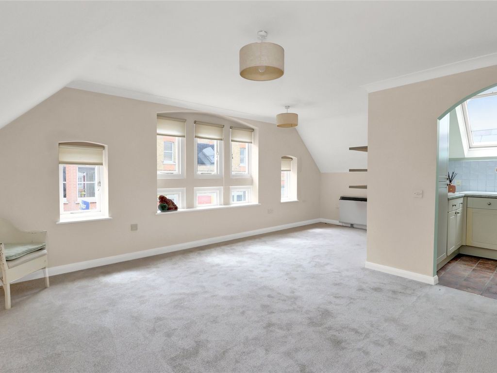 1 bed flat for sale in Grosvenor Road, Richmond TW10, £300,000