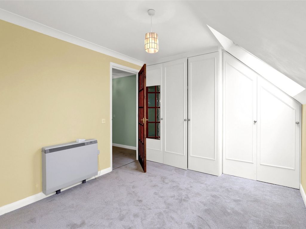 1 bed flat for sale in Grosvenor Road, Richmond TW10, £300,000
