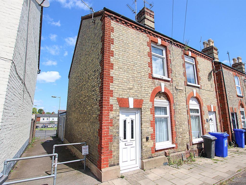 2 bed terraced house for sale in Park Avenue, Newmarket CB8, £195,000