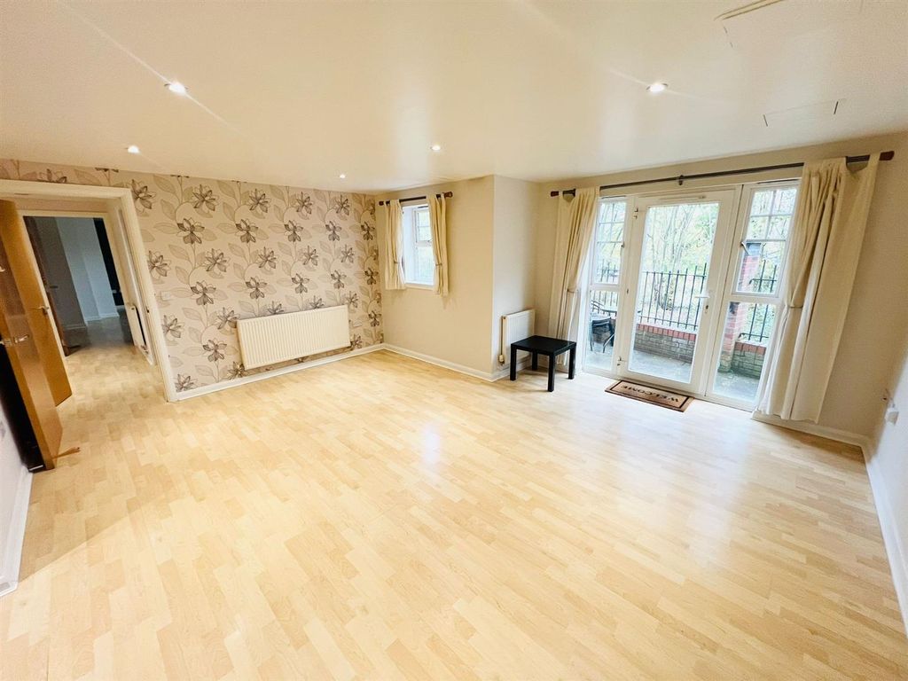 2 bed flat for sale in Sandbach Drive, Kingsmead, Northwich CW9, £165,000