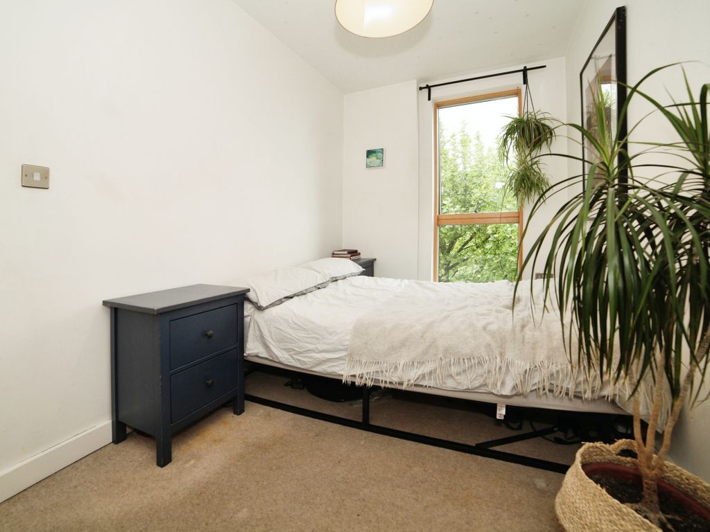 2 bed flat for sale in Bollo Lane, London W4, £238,000