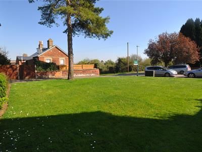 1 bed flat for sale in Gaping Lane, Hitchin SG5, £210,000