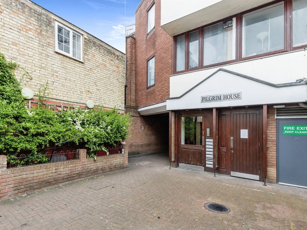 Studio for sale in Evron Place, Hertford SG14, £145,000