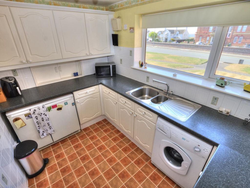 2 bed flat for sale in The Serpentine South, Crosby, Liverpool L23, £185,000