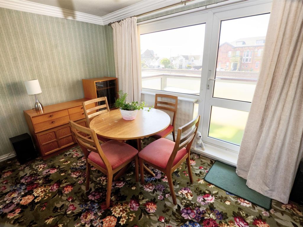 2 bed flat for sale in The Serpentine South, Crosby, Liverpool L23, £185,000