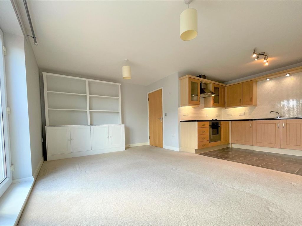 2 bed flat for sale in Siskin Drive, Cheltenham GL51, £164,995