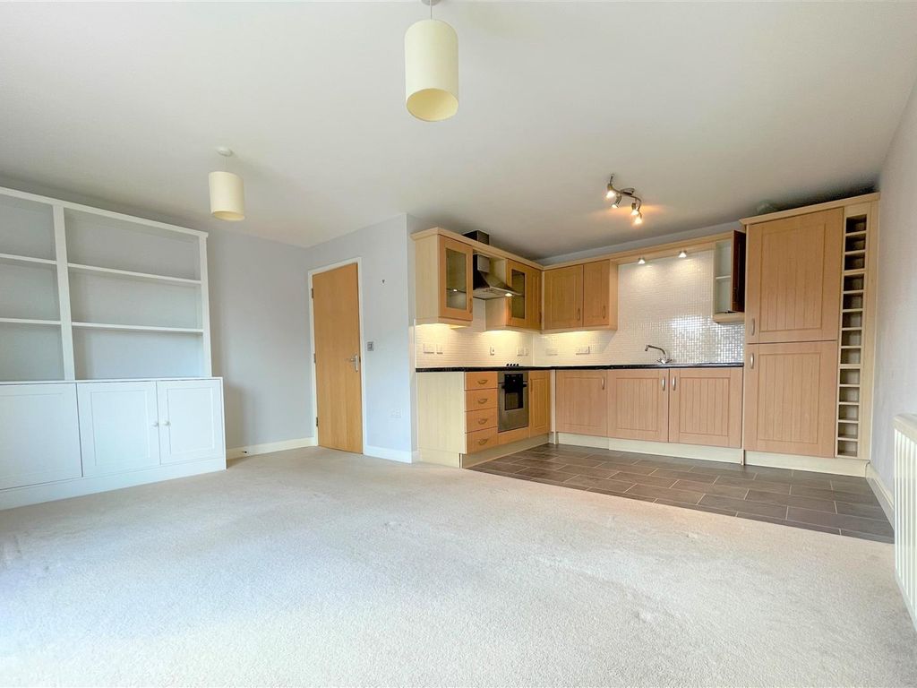 2 bed flat for sale in Siskin Drive, Cheltenham GL51, £164,995