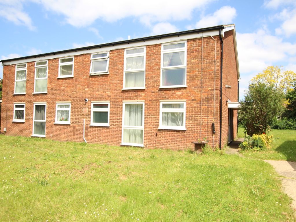 2 bed flat for sale in Western Way, Sandy SG19, £169,950