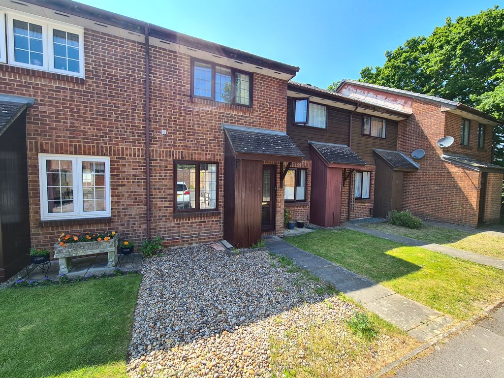 2 bed terraced house for sale in Woodrush Crescent, Locks Heath, Southampton SO31, £275,000