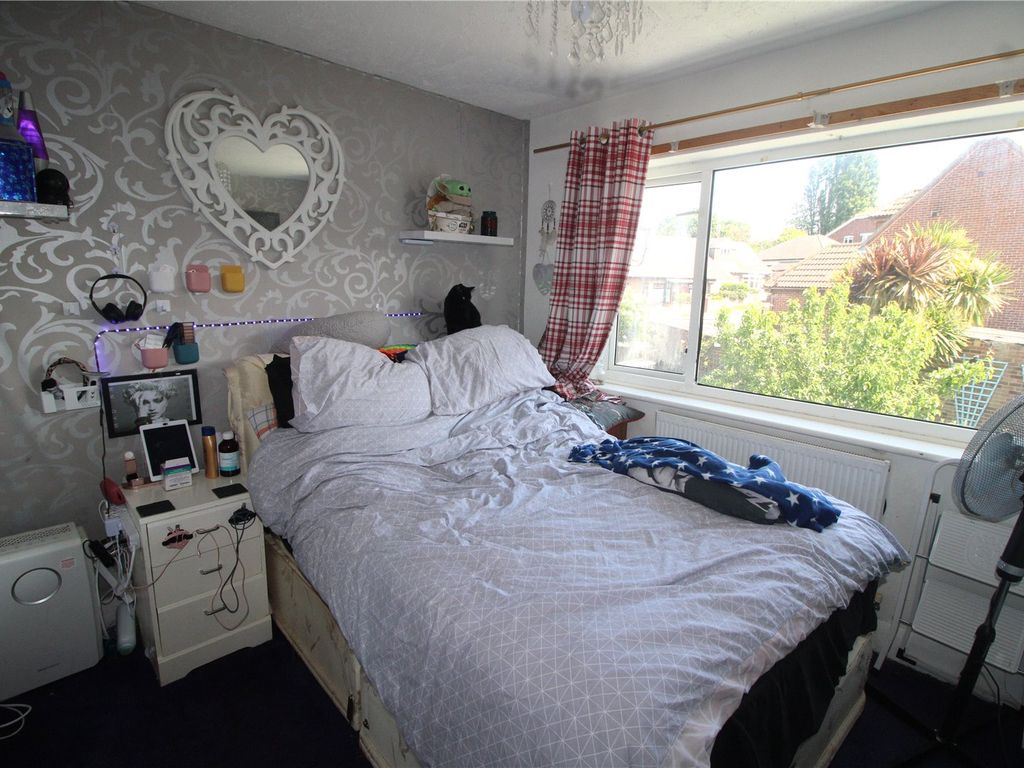 3 bed terraced house for sale in Seaside Avenue, Minster On Sea, Sheerness ME12, £280,000