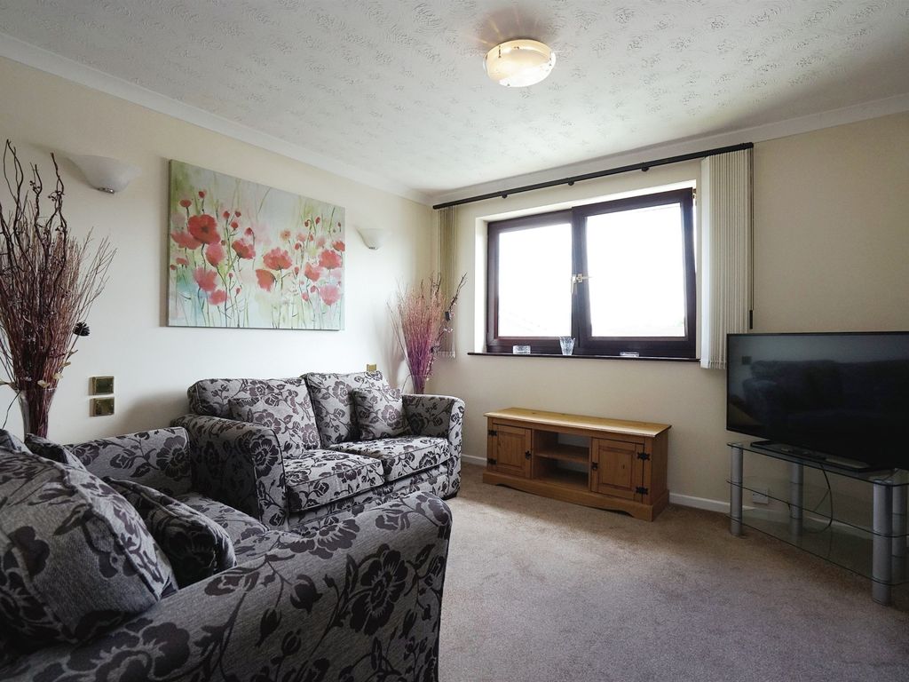 1 bed maisonette for sale in Mountbatten Close, Stretton, Burton-On-Trent DE13, £100,000